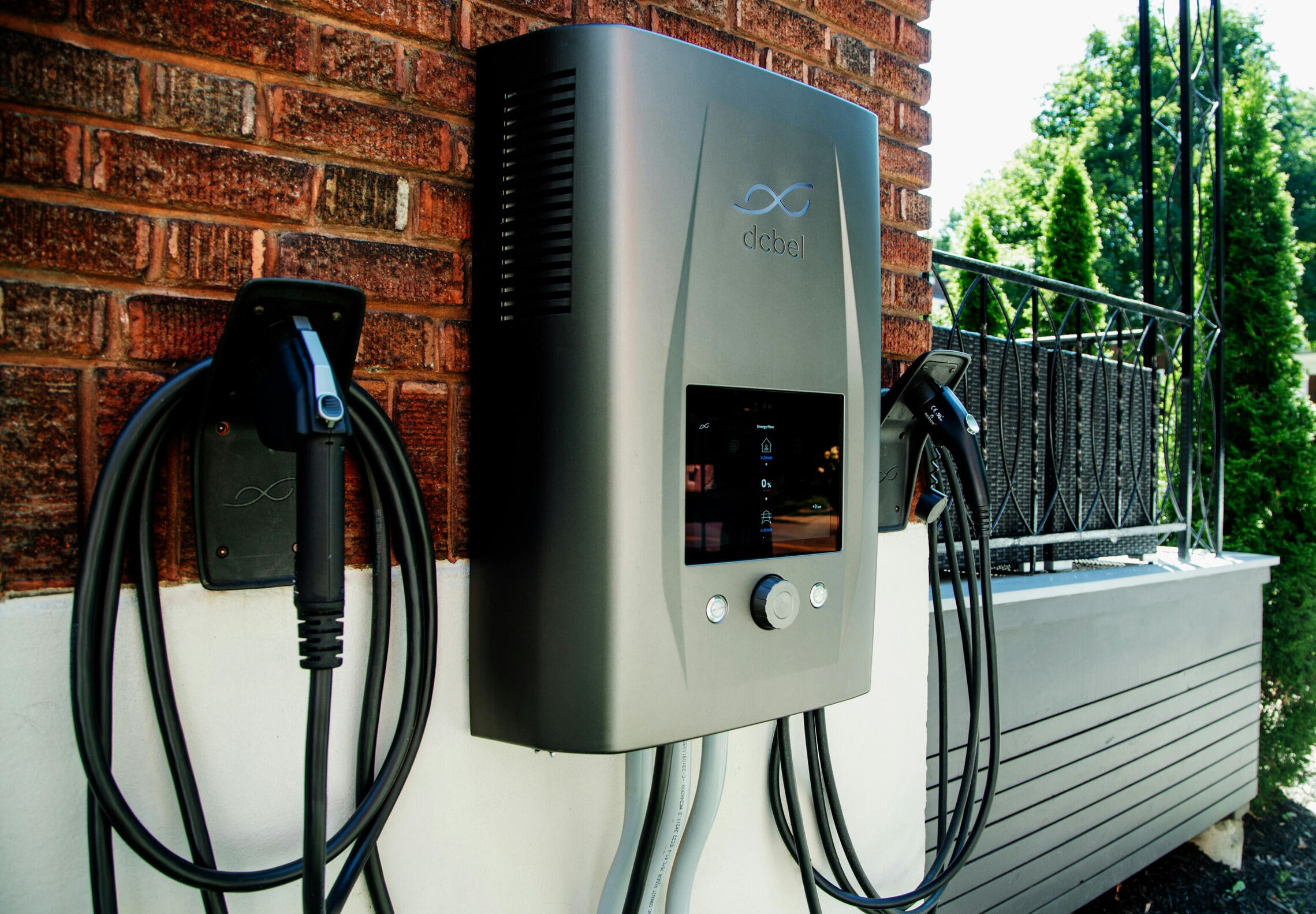 Hybrid inverter, isolator